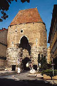 hainburg_an_der_donau__wiener_tor_in_hainburg_an_der_d__small.jpeg